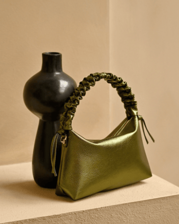 leren-metallic-handtas-groen